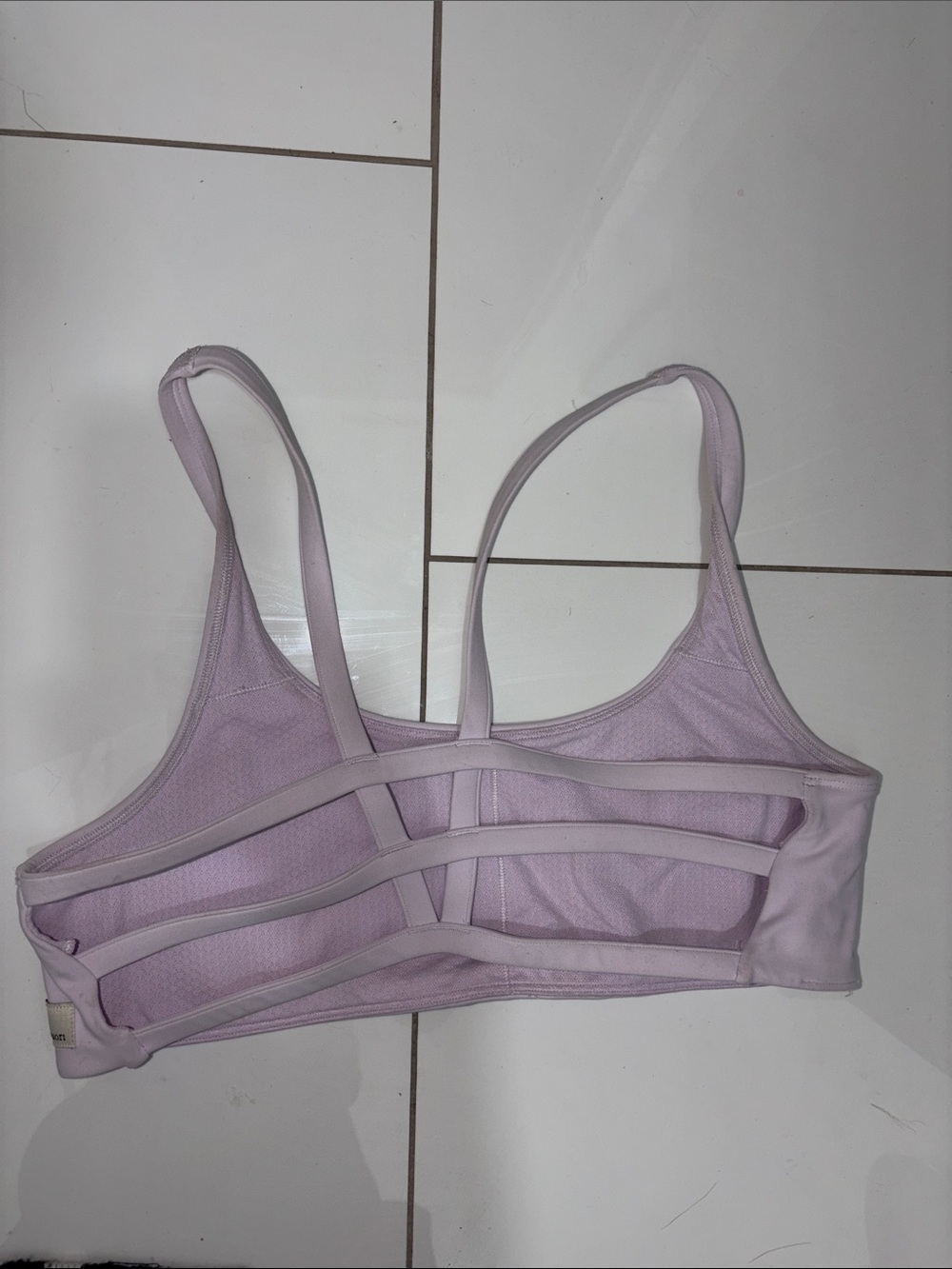 Vuori lavendar strappy sports bra medium worn twice make me an offer